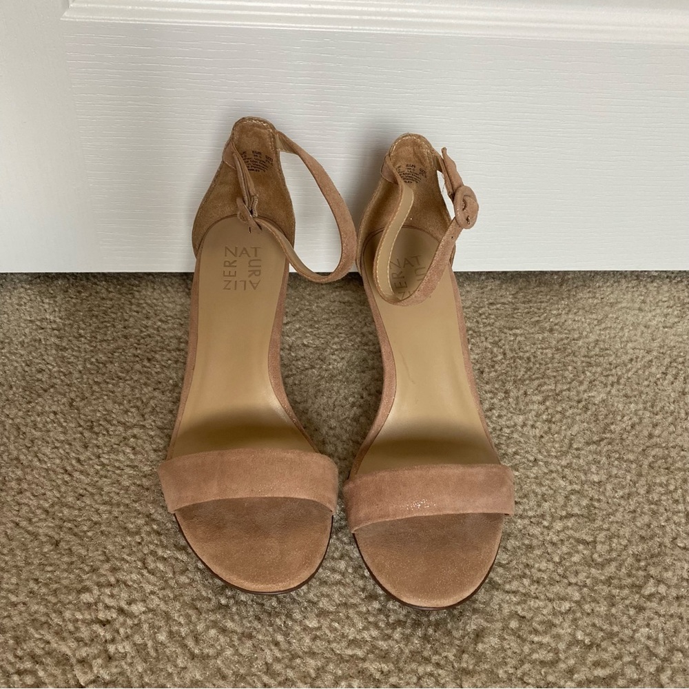 Naturalizer nude heels - Never worn